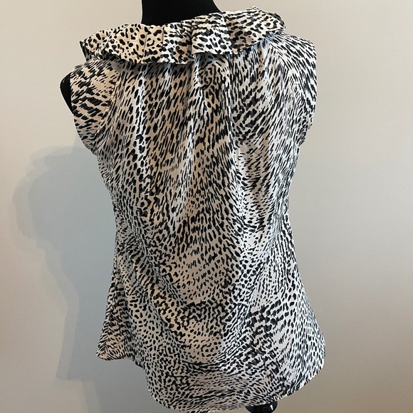 Banana Republic Patterned Blouse Size Small - Picture 2 of 2